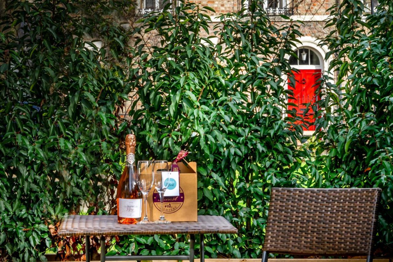Апартаменты 6 St Johns Mews Йорк Экстерьер фото